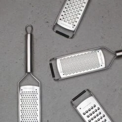 Microplane Professional Series Fine Grater (38004) -Kitchenknives Shop 0938004 microplane professional series fine grater 600px 2 2
