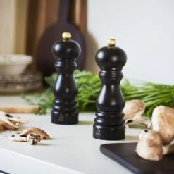 Peugeot Paris U'select Pepper Mill 18cm Chocolate (23461) 21 Peugeot Paris U'select Pepper Mill 18cm Chocolate (23461) -Kitchenknives Shop 23461 ls 6 1