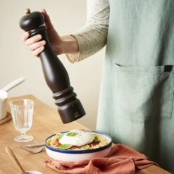 Peugeot Paris électrique Electric Pepper Mill In Wood U'Select Natural 34cm 13 Peugeot Paris électrique Electric Pepper Mill In Wood U'Select Natural 34cm -Kitchenknives Shop 36201 ls1