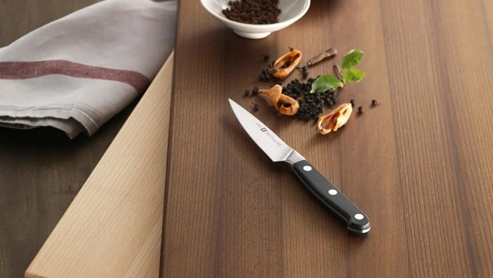 Zwilling Pro 10cm Paring Knife (38400-101-0) 4 Zwilling Pro 10cm Paring Knife (38400-101-0) - Image 2