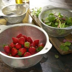 Zwilling Table 20cm 18/10 Stainless Steel Colander (39643-020-0) 9 Zwilling Table 20cm 18/10 Stainless Steel Colander (39643-020-0) -Kitchenknives Shop 39643 016 0 2 1