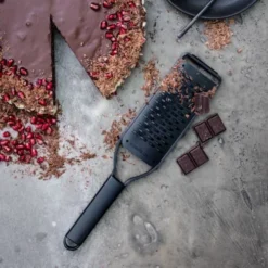 Microplane Black Sheep Series Ribbon Grater (43002) -Kitchenknives Shop 43002 microplane black sheep series ribbon grater 2