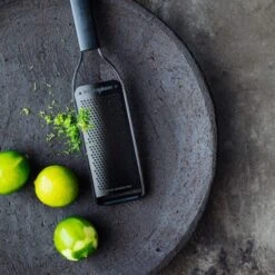 Microplane Black Sheep Series Fine Grater (43004) 7 Microplane Black Sheep Series Fine Grater (43004) -Kitchenknives Shop 43004 microplane black sheep series fine grater 2