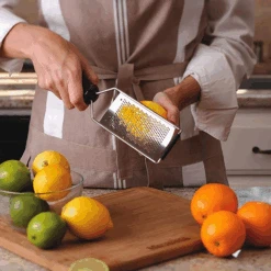 Microplane Gourmet Series Fine Grater - Black (45004) -Kitchenknives Shop 45004 3