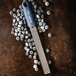 Microplane Premium Classic Series Zester/Grater Denim Blue (46223) -Kitchenknives Shop 46223e microplane premium classic series zester denim blue 2