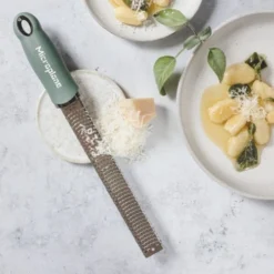 Microplane Premium Classic Series Zester/Grater Eucalyptus Green (46727) -Kitchenknives Shop 46727e microplane premium classic series zester eucalyptus green 2