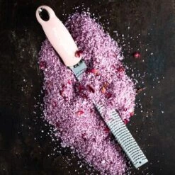 Microplane Premium Classic Series Zester/Grater Dusty Rose (46923) 10 Microplane Premium Classic Series Zester/Grater Dusty Rose (46923) -Kitchenknives Shop 46923e microplane premium classic series zester dusty rose 3