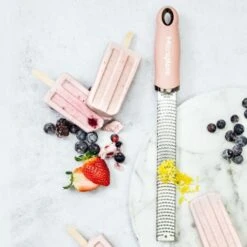 Microplane Premium Classic Series Zester/Grater Dusty Rose (46923) 11 Microplane Premium Classic Series Zester/Grater Dusty Rose (46923) -Kitchenknives Shop 46923e microplane premium classic series zester dusty rose 4