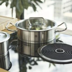 Zwilling Pro 24cm Serving Pan (65127-240-0) 13 Zwilling Pro 24cm Serving Pan (65127-240-0) -Kitchenknives Shop 65127 240 0 4