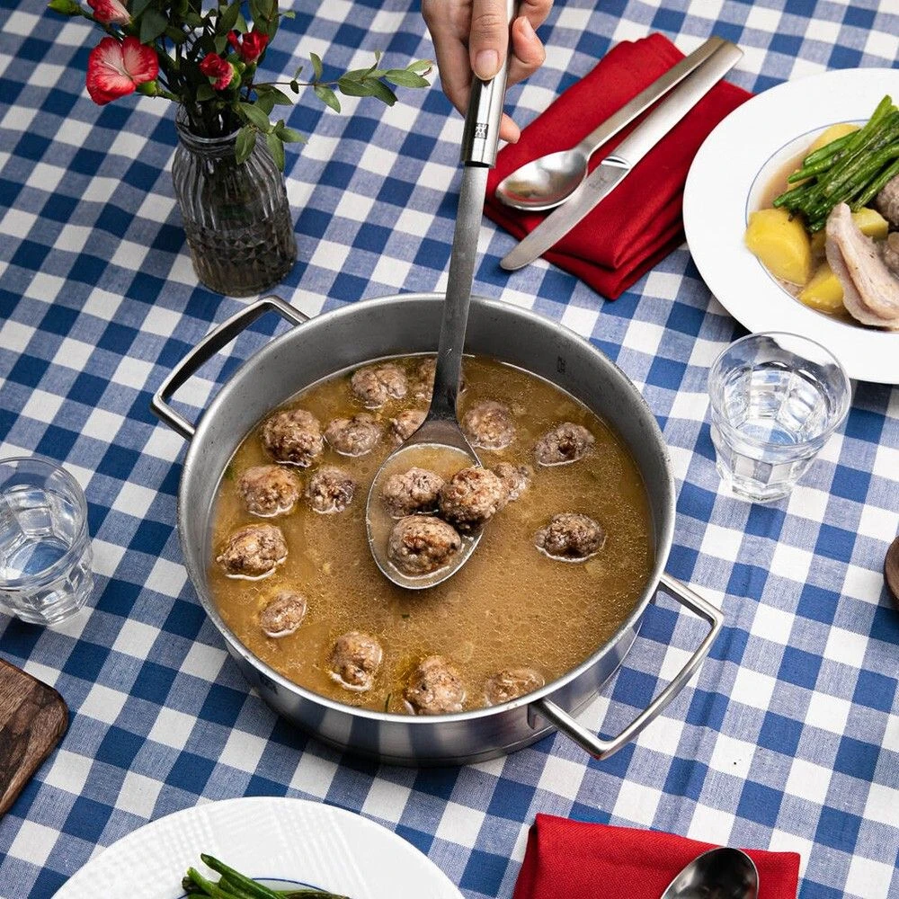 Zwilling Vitality 24cm 18/10 Stainless Steel Serving Pan (66467-240-0) 4 Zwilling Vitality 24cm 18/10 Stainless Steel Serving Pan (66467-240-0) - Image 2