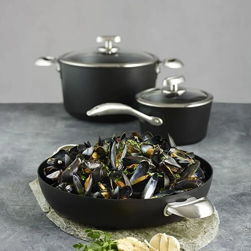 Scanpan Pro IQ Non-Stick 20cm 2.5L Saucepan 4 Scanpan Pro IQ Non-Stick 20cm 2.5L Saucepan - Image 2