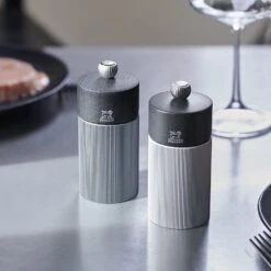 Peugeot Line Pepper Mill 12cm Aluminium (P39882) 10 Peugeot Line Pepper Mill 12cm Aluminium (P39882) -Kitchenknives Shop line 39882 39899 39929 39936 cuisine 2 eric marin 1