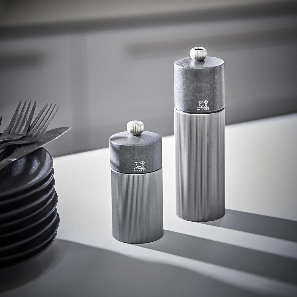 Peugeot Line Salt Mill 18cm Carbon (P39950) 6 Peugeot Line Salt Mill 18cm Carbon (P39950) - Image 4