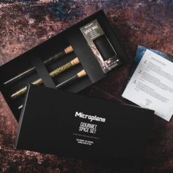 Microplane Gourmet Pepper Set (MIC-36176) 29 Microplane Gourmet Pepper Set (MIC-36176) -Kitchenknives Shop mic 36176 gourmet pepper set box 1