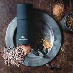 Microplane Gourmet Spice Set (MIC36177) 30 Microplane Gourmet Spice Set (MIC36177) -Kitchenknives Shop mic 36177 gourmet baking set spice mill lifestyle 4