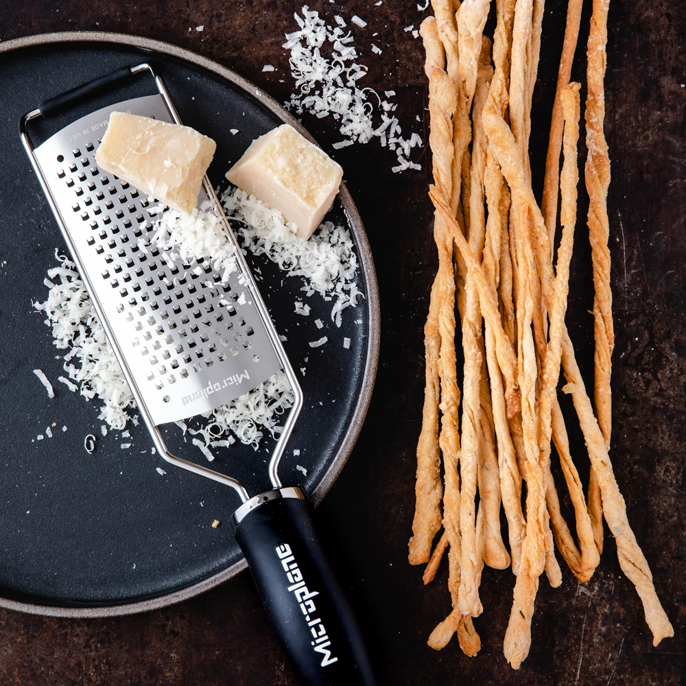 Microplane Gourmet Series Coarse Grater (45000) 7 Microplane Gourmet Series Coarse Grater (45000) - Image 5