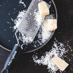 Microplane Gourmet Series Coarse Grater (45000) 16 Microplane Gourmet Series Coarse Grater (45000) -Kitchenknives Shop mic 45000 ls3