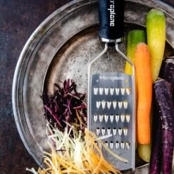 Microplane Gourmet Series Fine Julienne Slicer (45003) 18 Microplane Gourmet Series Fine Julienne Slicer (45003) -Kitchenknives Shop mic 45003 ls4