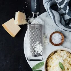 Microplane Gourmet Series Star Blade Grater (45009) 19 Microplane Gourmet Series Star Blade Grater (45009) -Kitchenknives Shop mic 45009 ls3