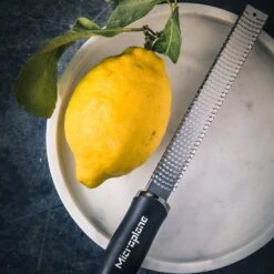 Microplane Premium Zester/Grater - Black (46020) -Kitchenknives Shop mic 46020 ls 12