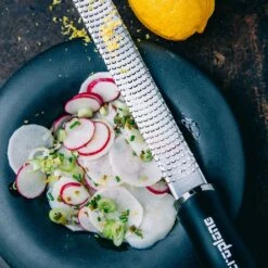 Microplane Premium Zester/Grater - Black (46020) -Kitchenknives Shop mic 46020 ls 2