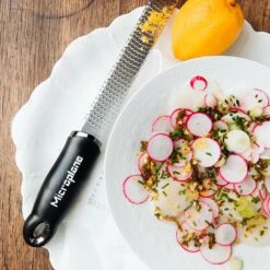 Microplane Premium Zester/Grater - Black (46020) -Kitchenknives Shop mic 46020 ls 3