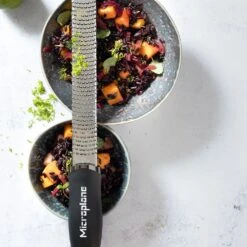 Microplane Premium Zester/Grater - Black (46020) -Kitchenknives Shop mic 46020 ls 4