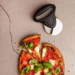 Microplane Pizza Cutter (MIC-48005) 7 Microplane Pizza Cutter (MIC-48005) -Kitchenknives Shop mic 48005 3