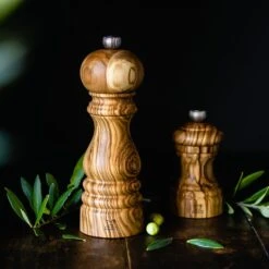 Peugeot Paris Pepper Mill 18cm Olive (P38199) 14 Peugeot Paris Pepper Mill 18cm Olive (P38199) -Kitchenknives Shop p38199 ls 1